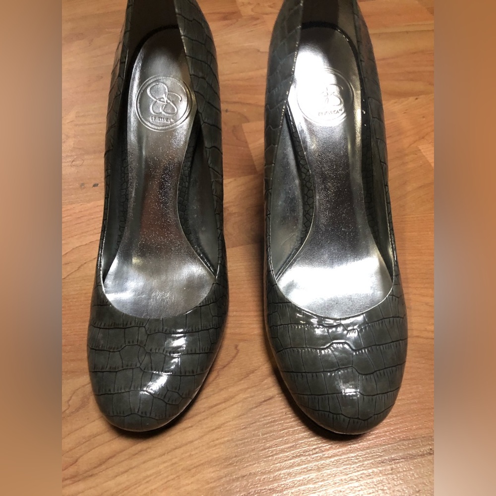 Jessica Simpson Round Toe Pump